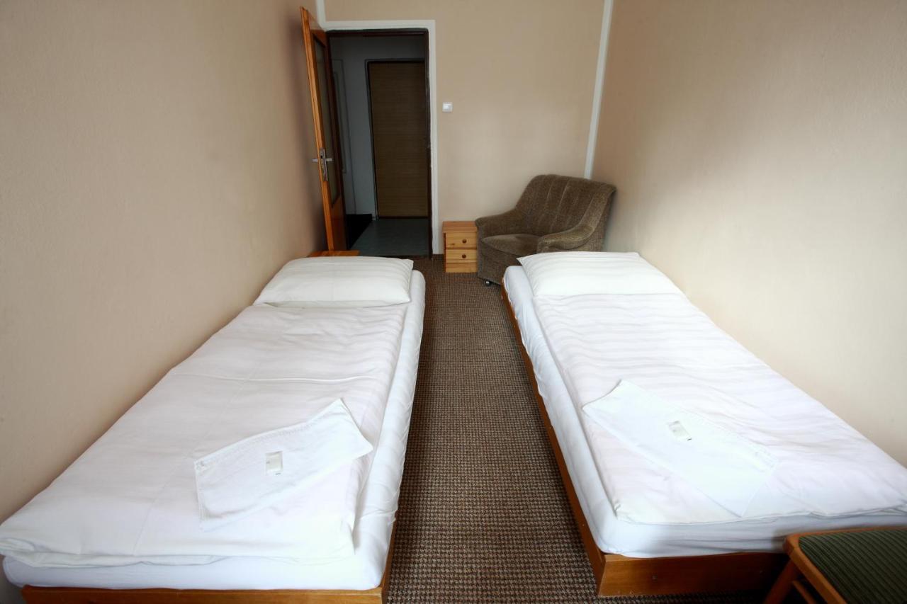 Hotel Slavie Klášterec nad Ohří Buitenkant foto