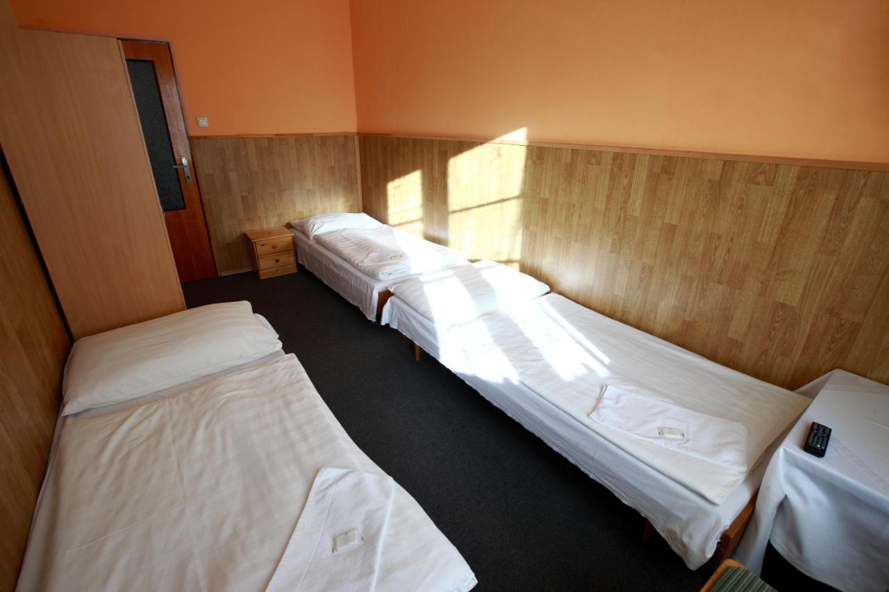 Hotel Slavie Klášterec nad Ohří Buitenkant foto