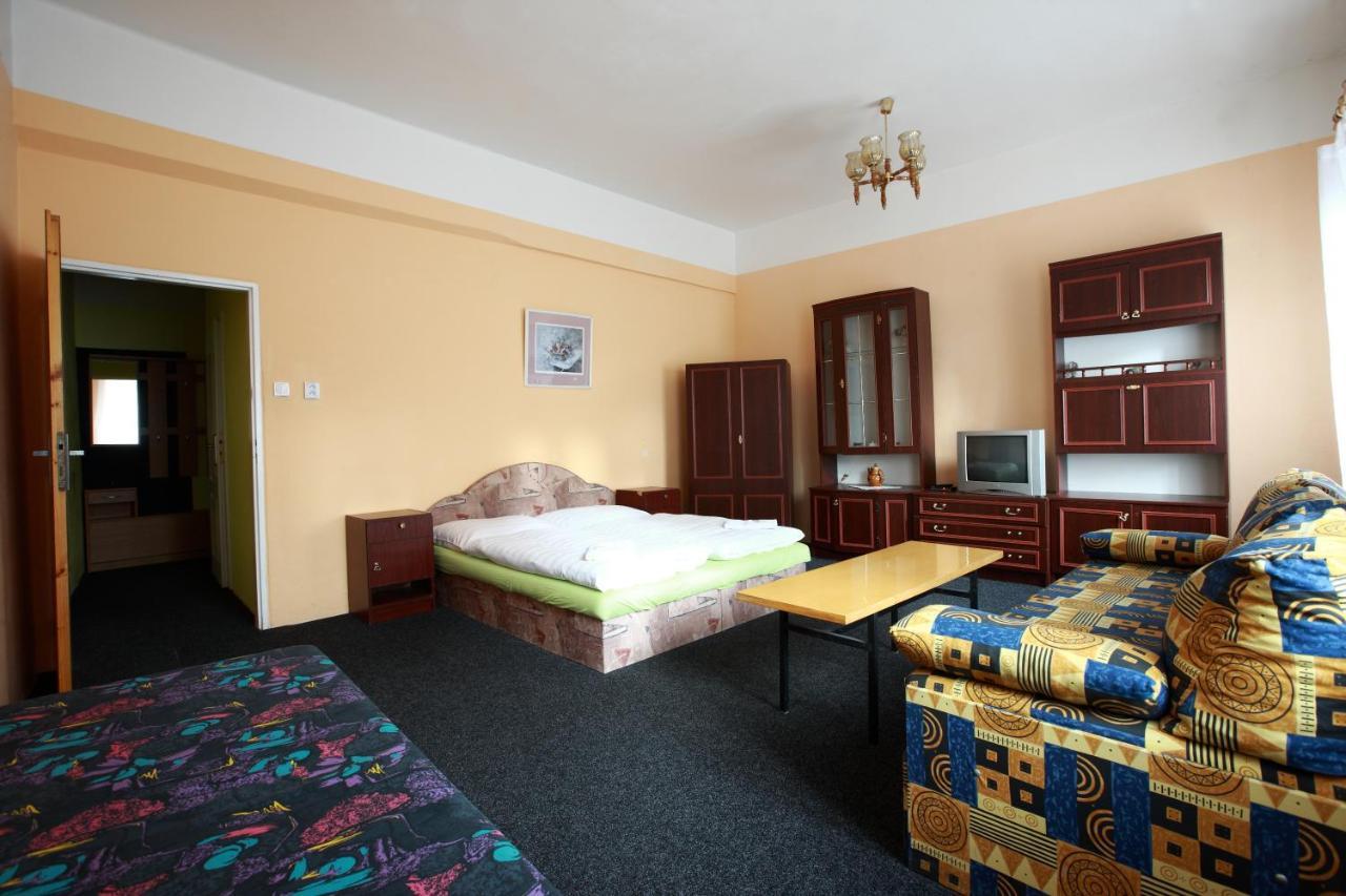 Hotel Slavie Klášterec nad Ohří Buitenkant foto